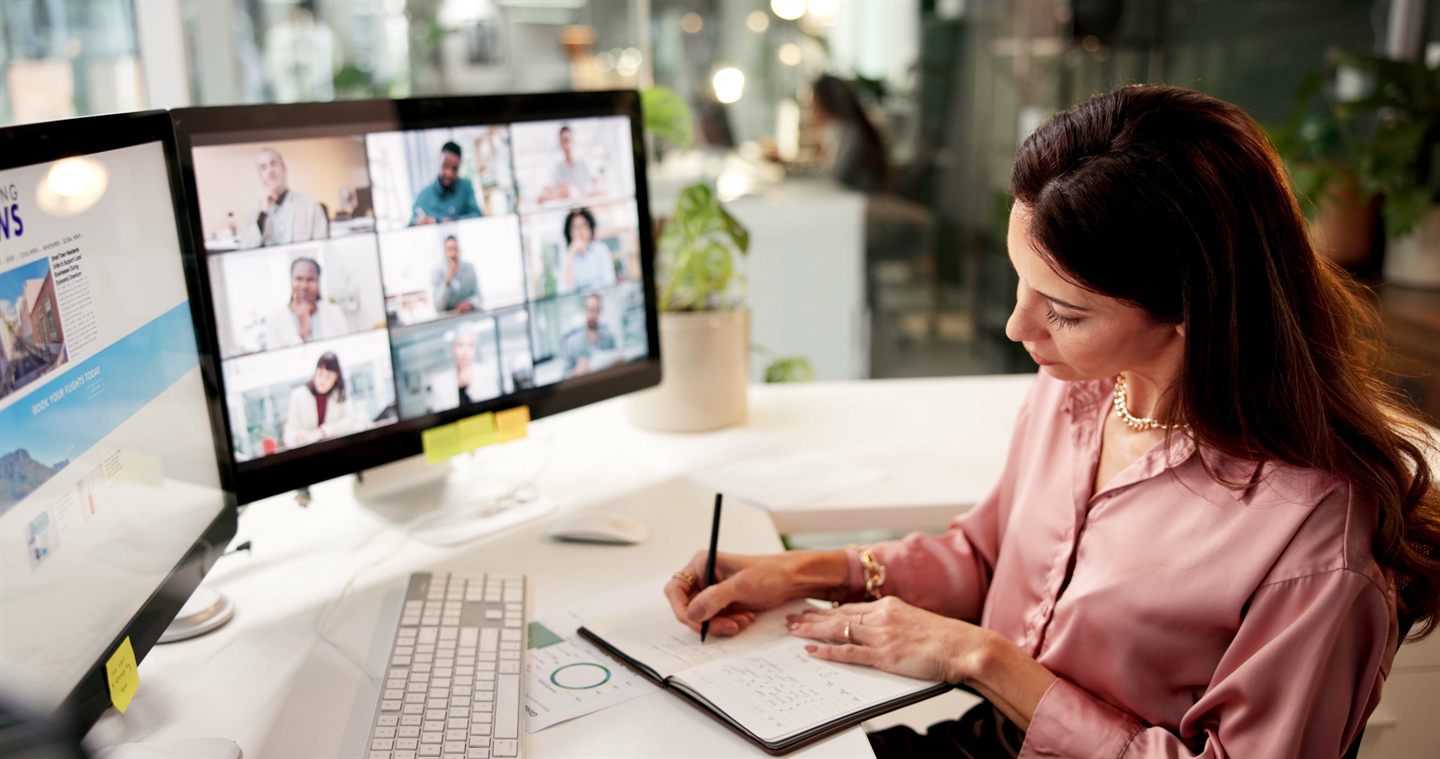 A live online class in progress with the cohort visible on screen